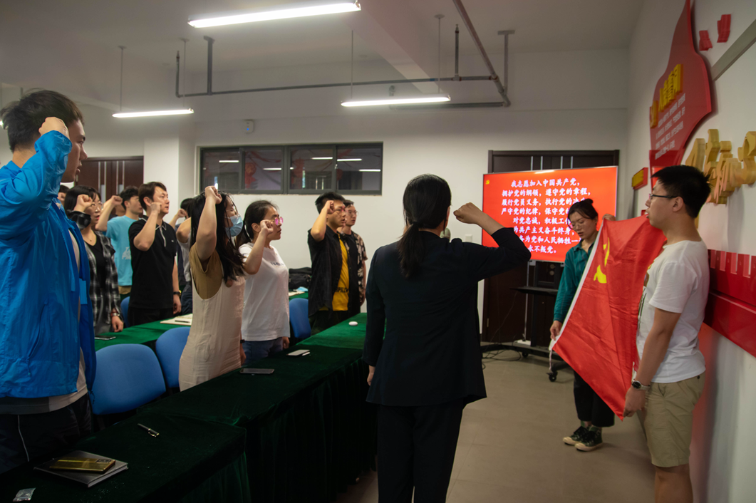 08ecda1737564f21988fefef357f2813.png 2.png